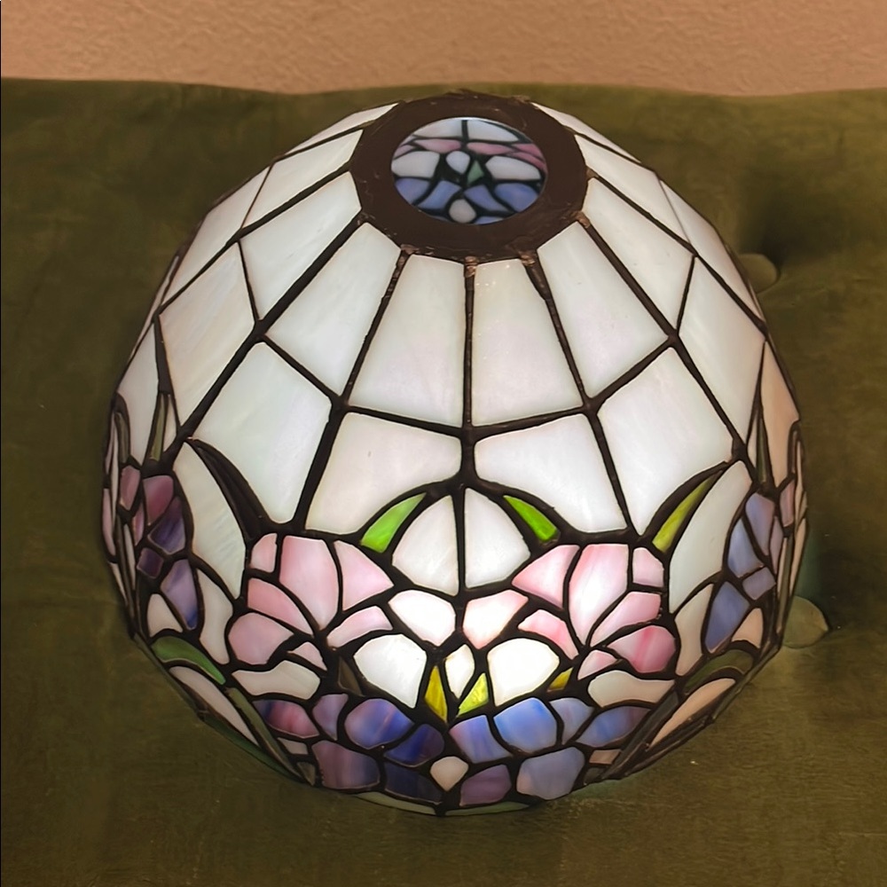 Vintage Dale Tiffany Lamp Shade - Picture 8 of 16